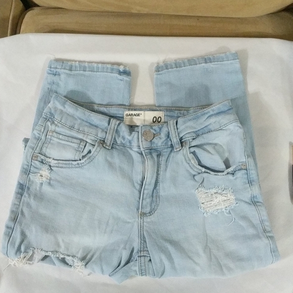 Garage Denim - Garage Denim Girlfriend Straight Leg Distressed Light Wash Jeans - size 00